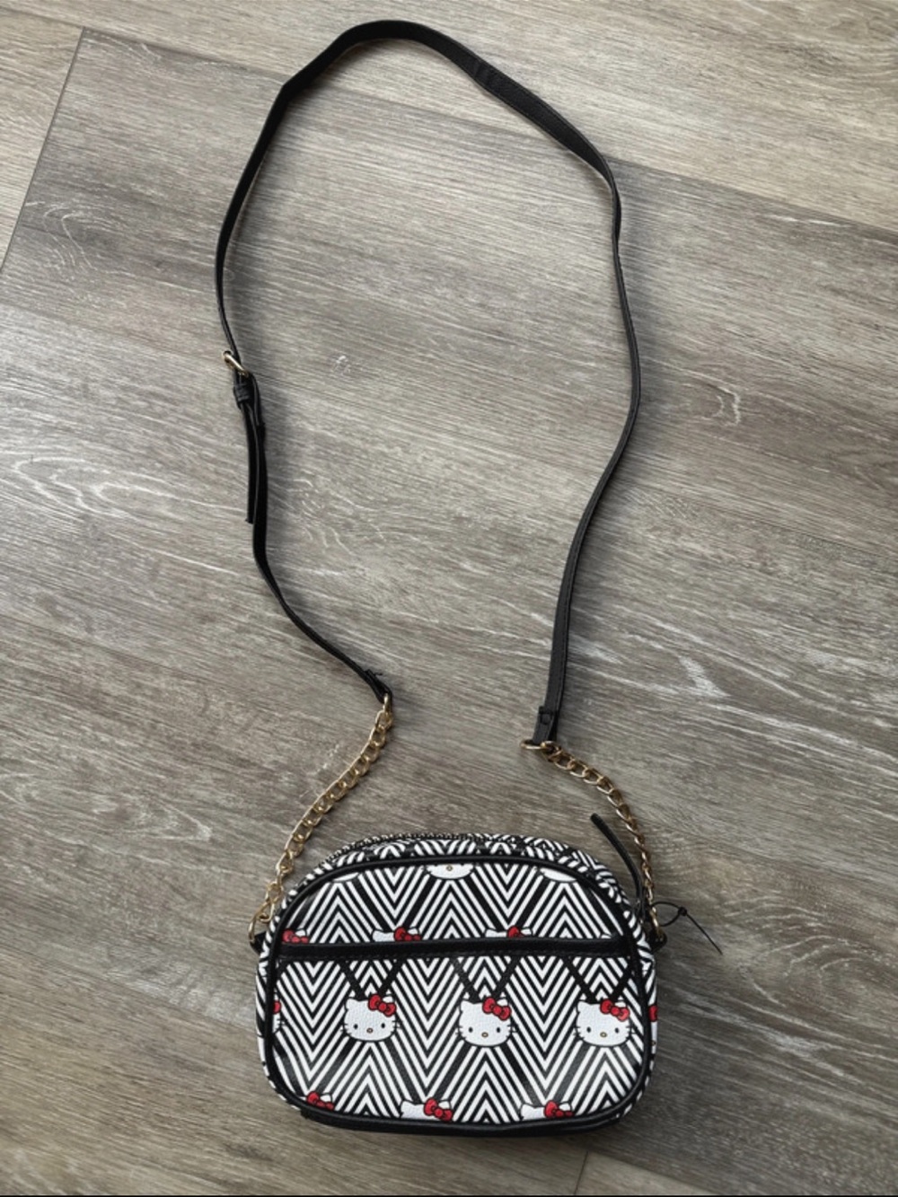 Hello Kitty Black & White Crossbody with Gold Chain & Red Bow Accents NWOT